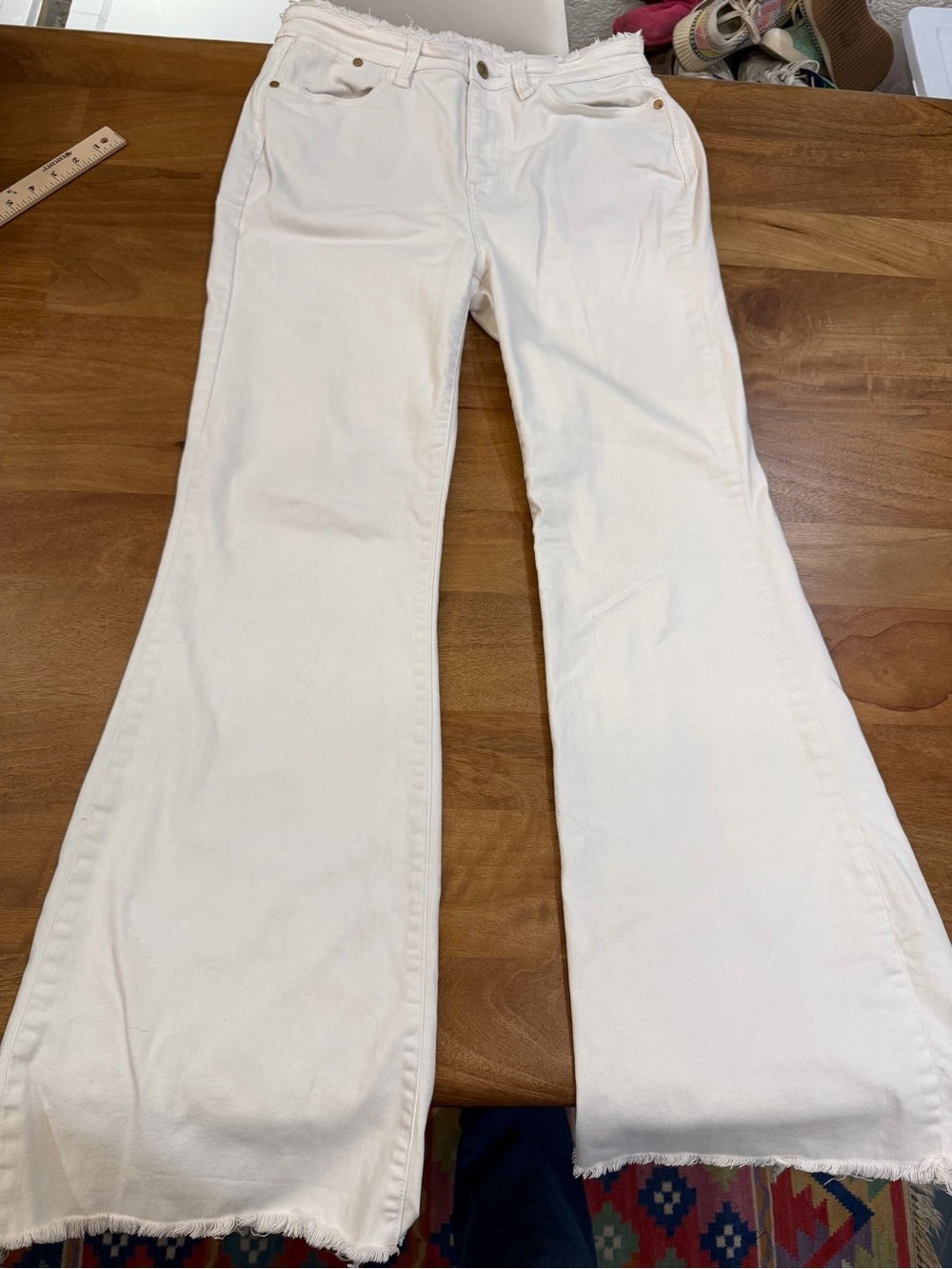 Judy Blue White Flare High-waist Jeans with Raw Hem Size 11/30 (30” Inseam)